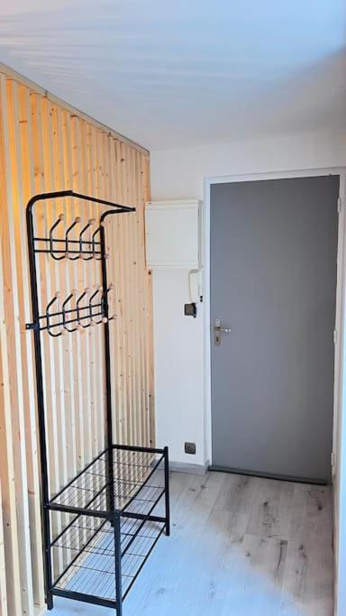 Logement Moderne Au Coeur Du Village Saint-Georges-de-Luzençon Extérieur photo