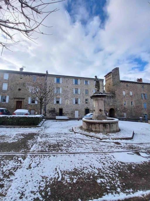 Logement Moderne Au Coeur Du Village Saint-Georges-de-Luzençon Extérieur photo
