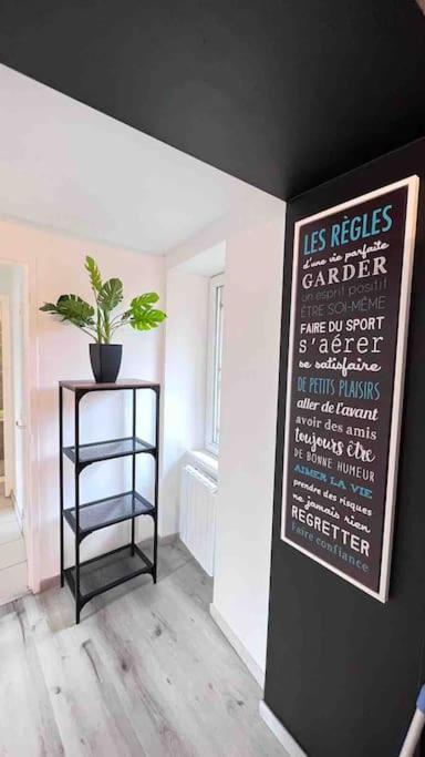 Logement Moderne Au Coeur Du Village Saint-Georges-de-Luzençon Extérieur photo